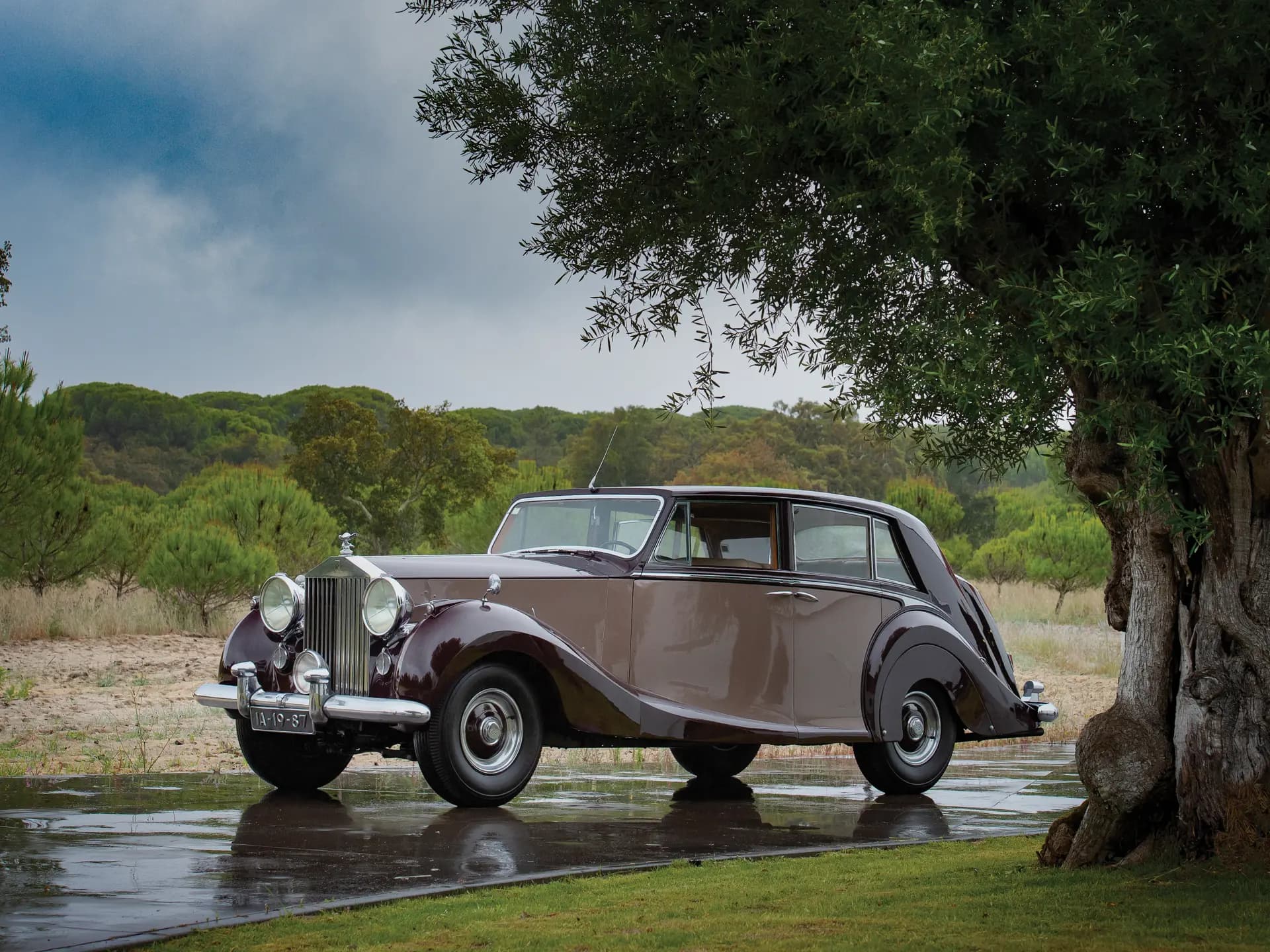 1953 Rolls-Royce Silver Wraith Saloon sold for €69,000