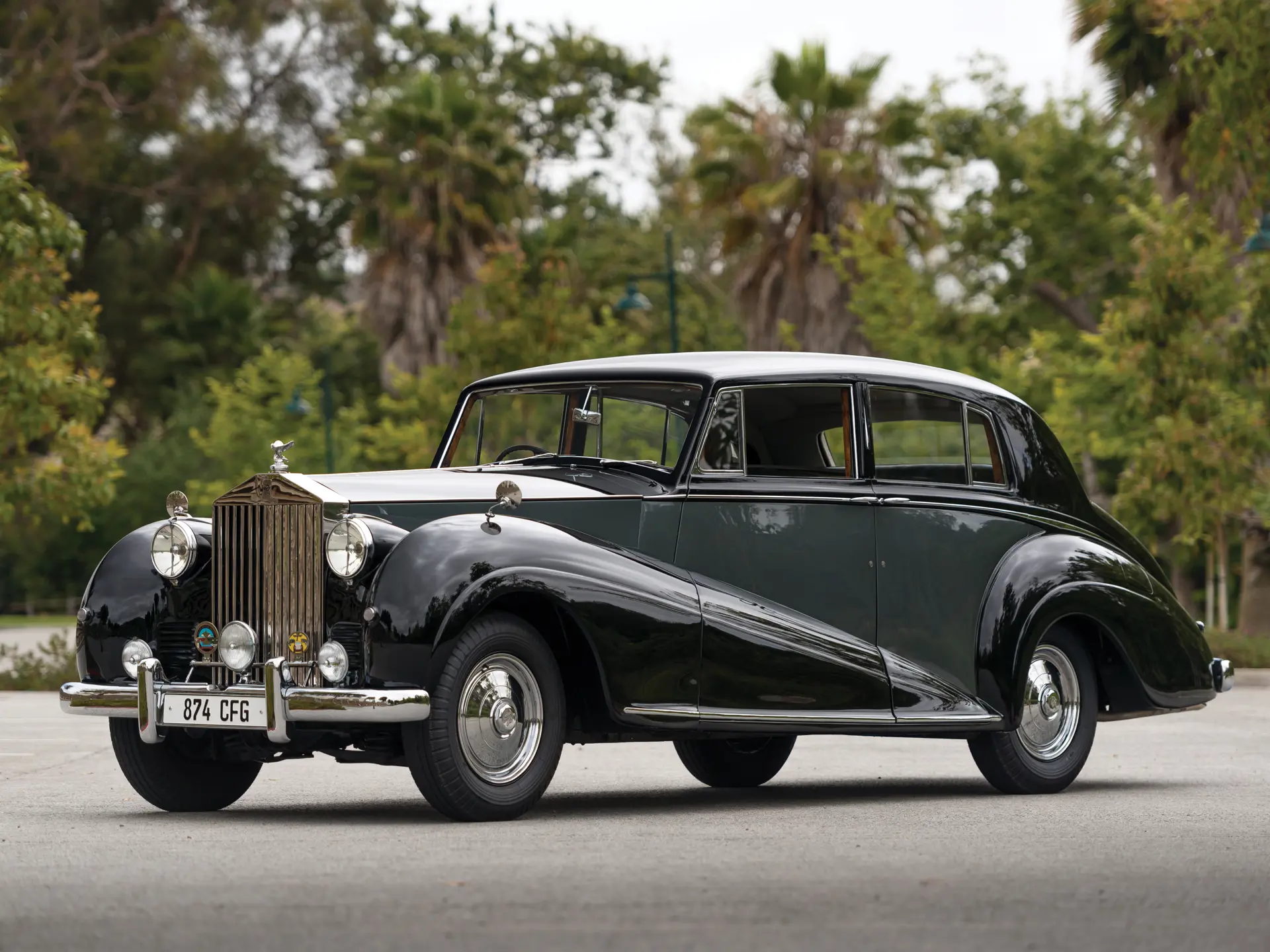 1952 Rolls-Royce Silver Wraith Saloon sold for $103,600