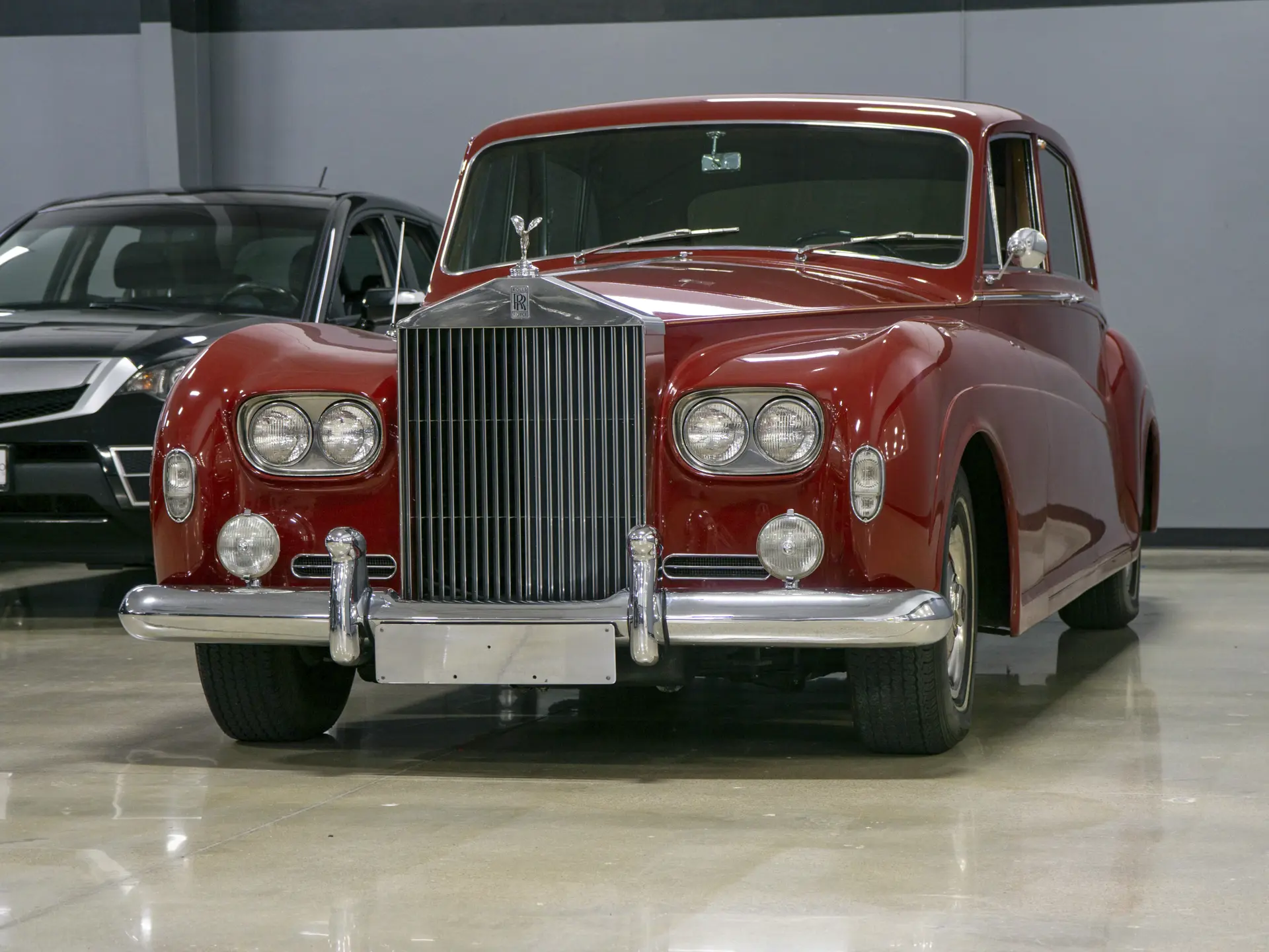 1964 Rolls-Royce Phantom V Touring Limousine sold for $77,000