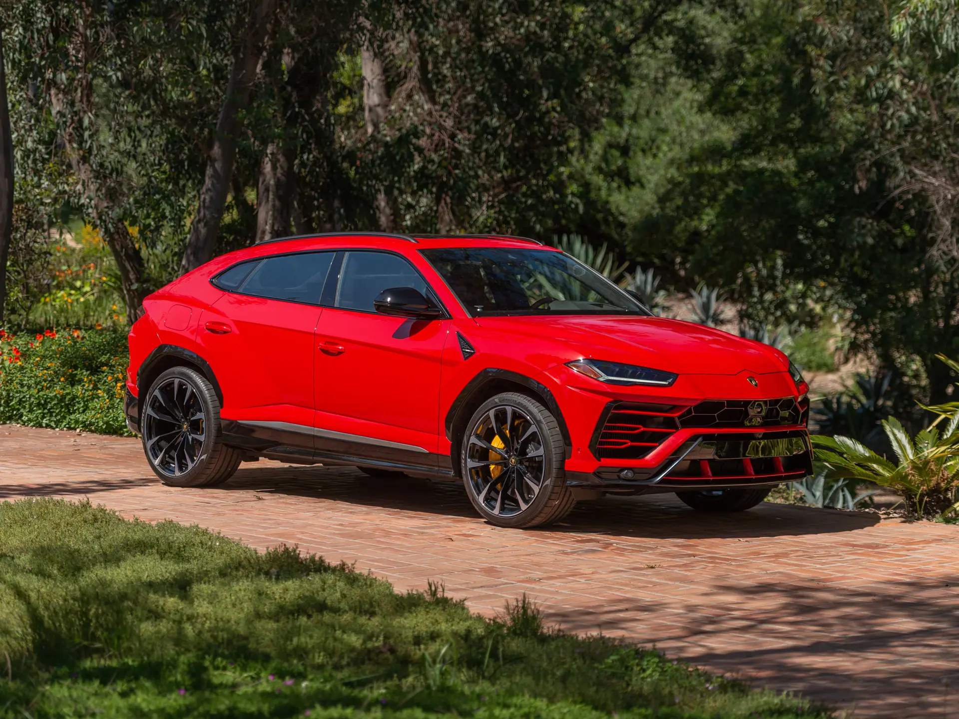 2019 Lamborghini Urus sold for $0