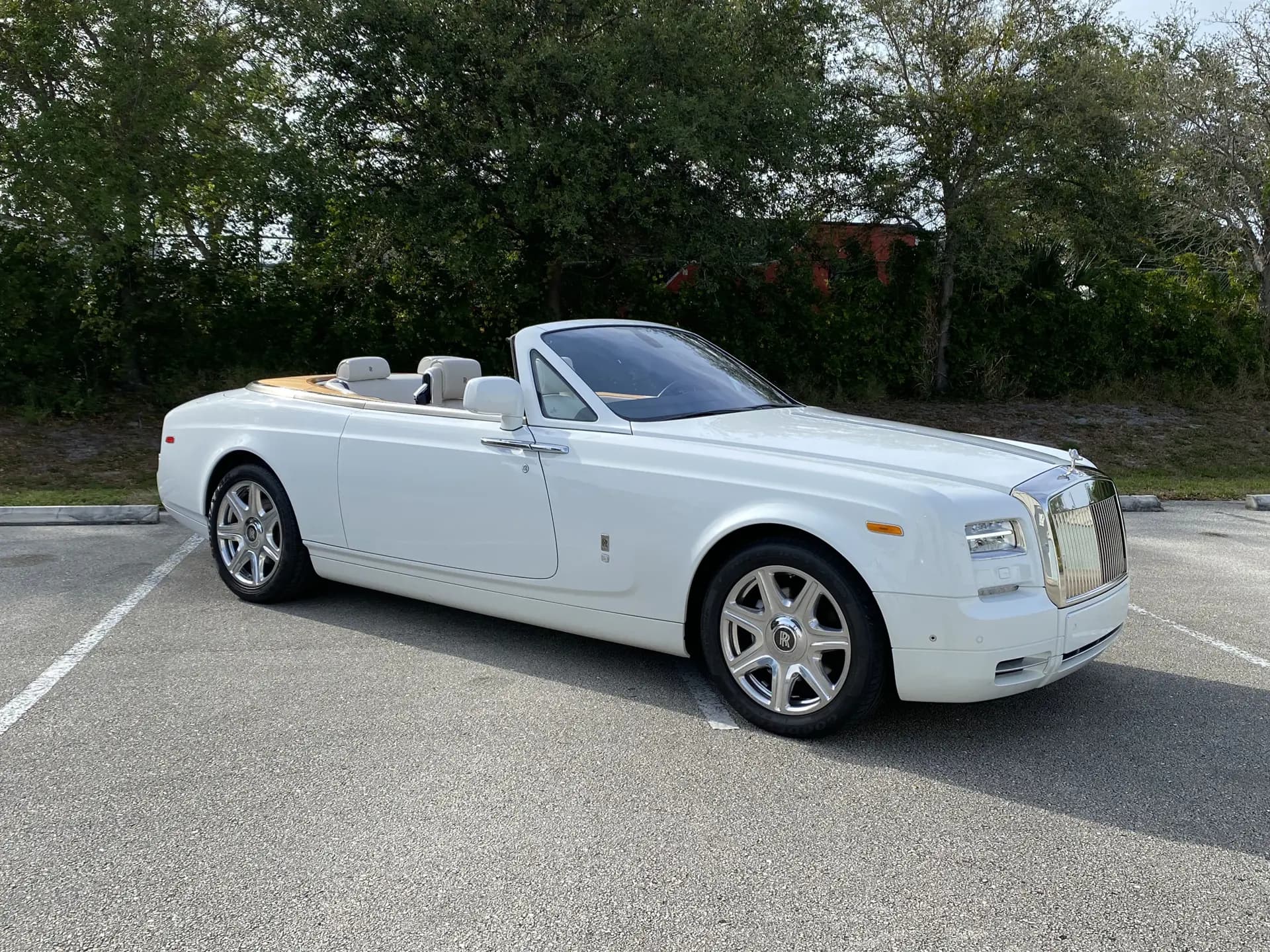 2014 Rolls-Royce Phantom Drophead Coupe sold for $0