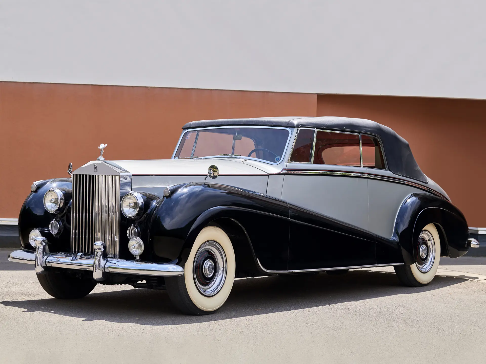 1956 Rolls-Royce Silver Wraith Drophead Coupé sold for €184,000