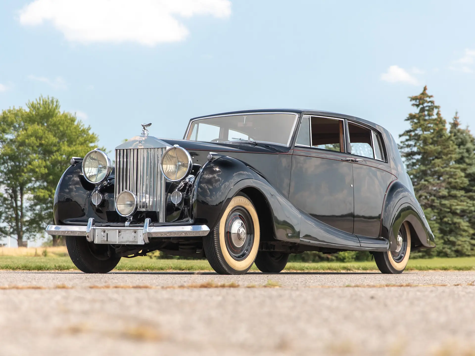 1949 Rolls-Royce Silver Wraith sold for $28,600