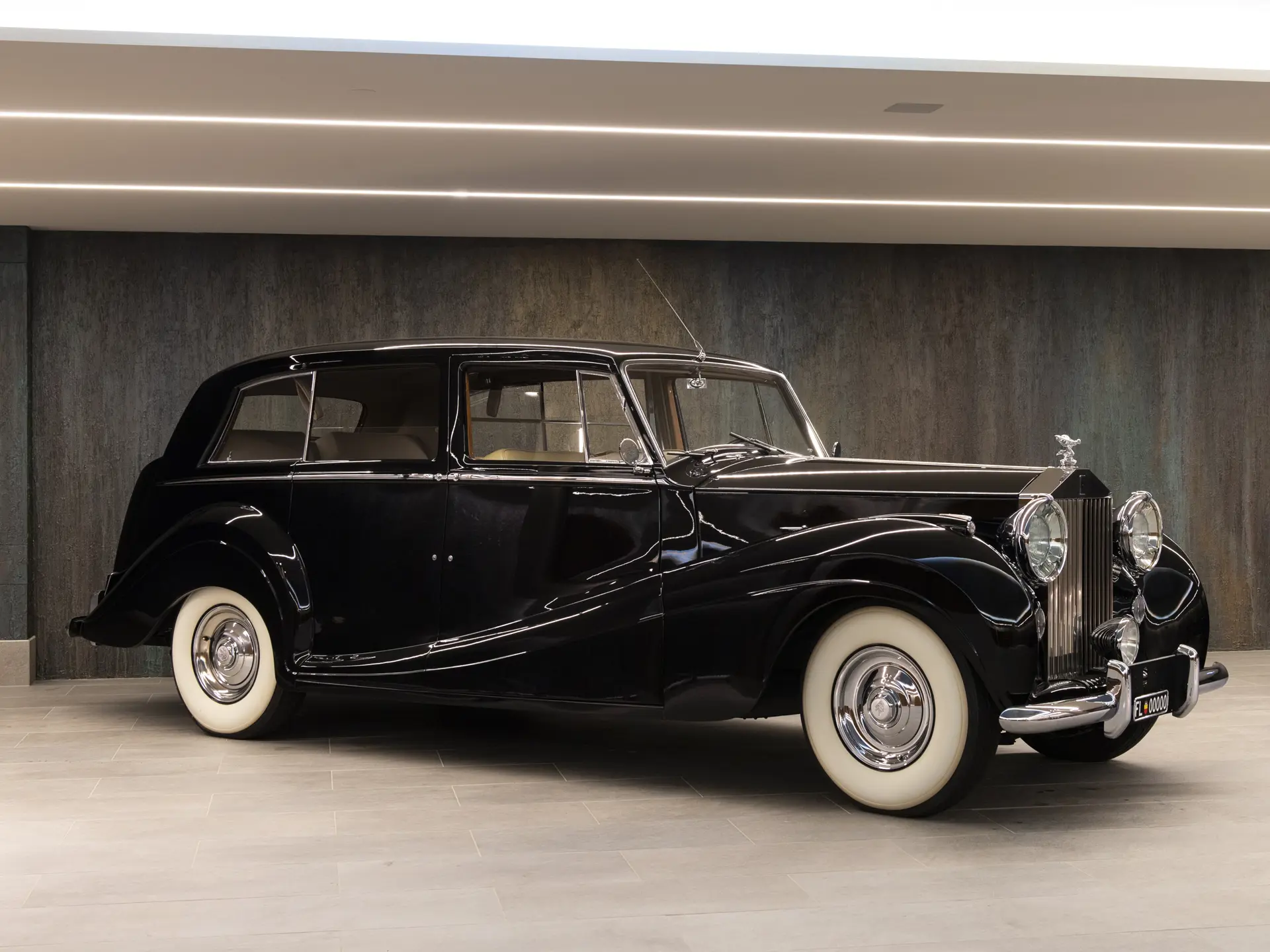 1952 Rolls-Royce Silver Wraith Limousine sold for $97,750