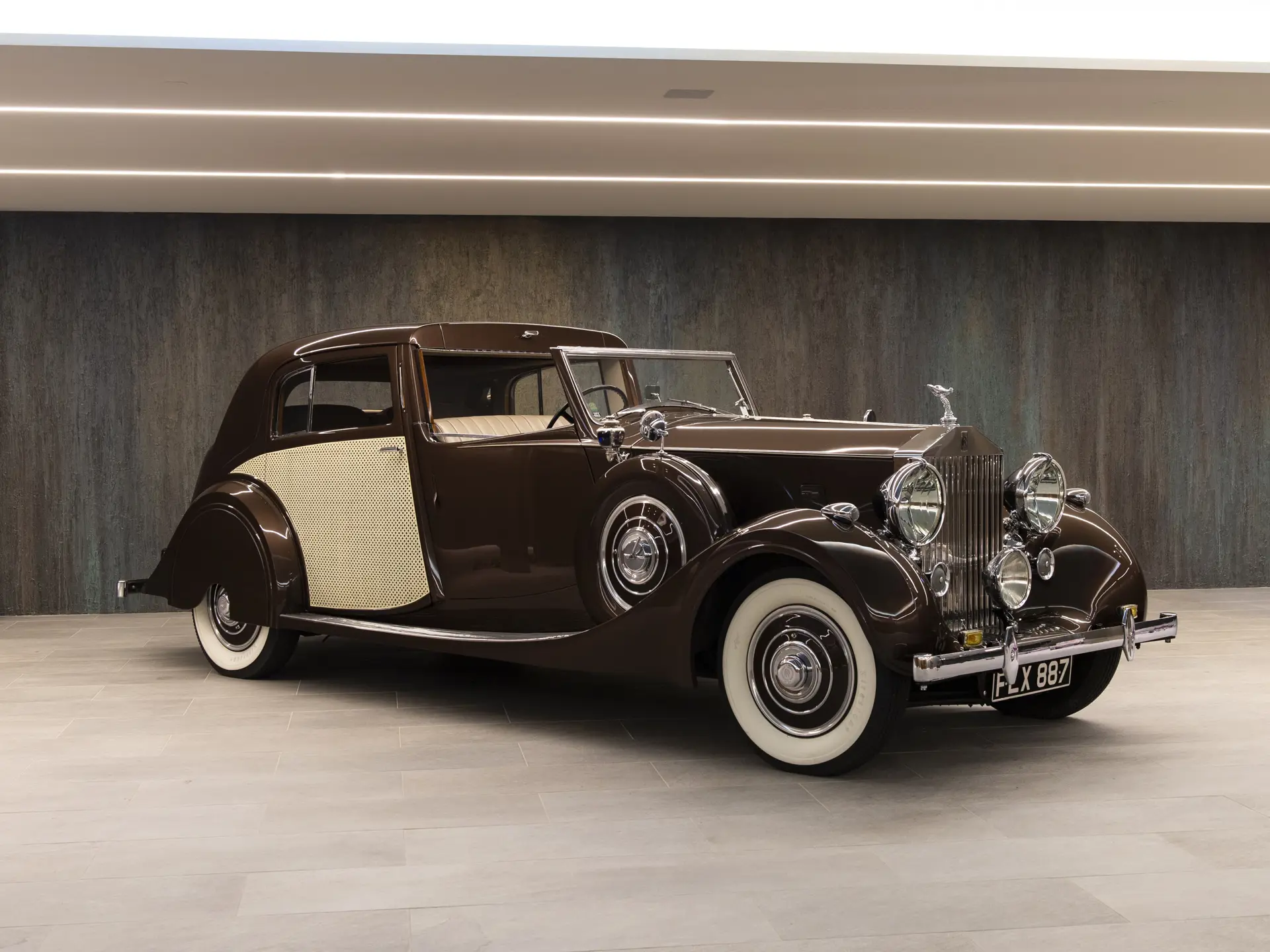 1938 Rolls-Royce Wraith Sedanca de Ville sold for $342,500
