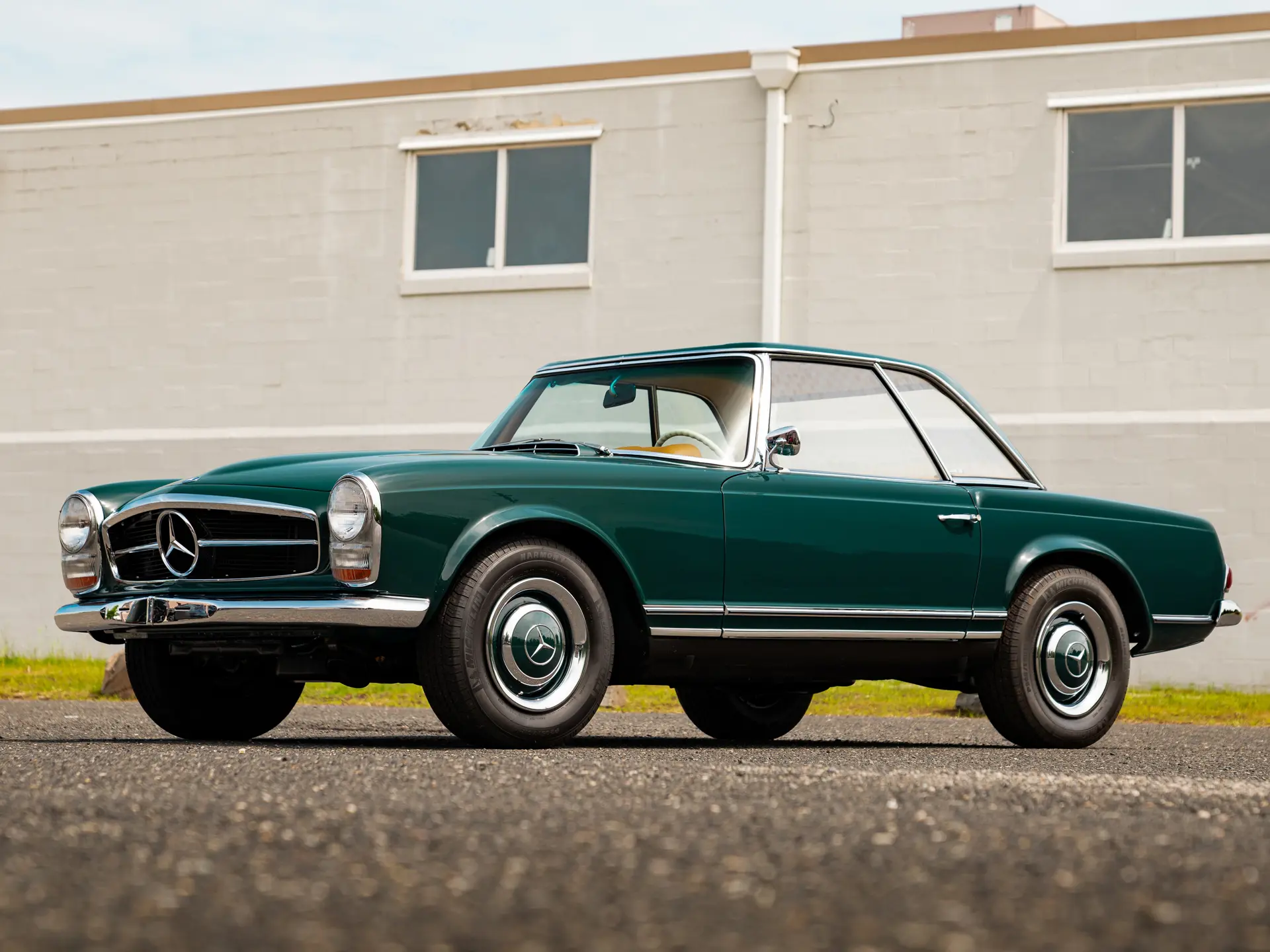 1966 Mercedes-Benz 230 SL 'Pagoda' sold for $134,400