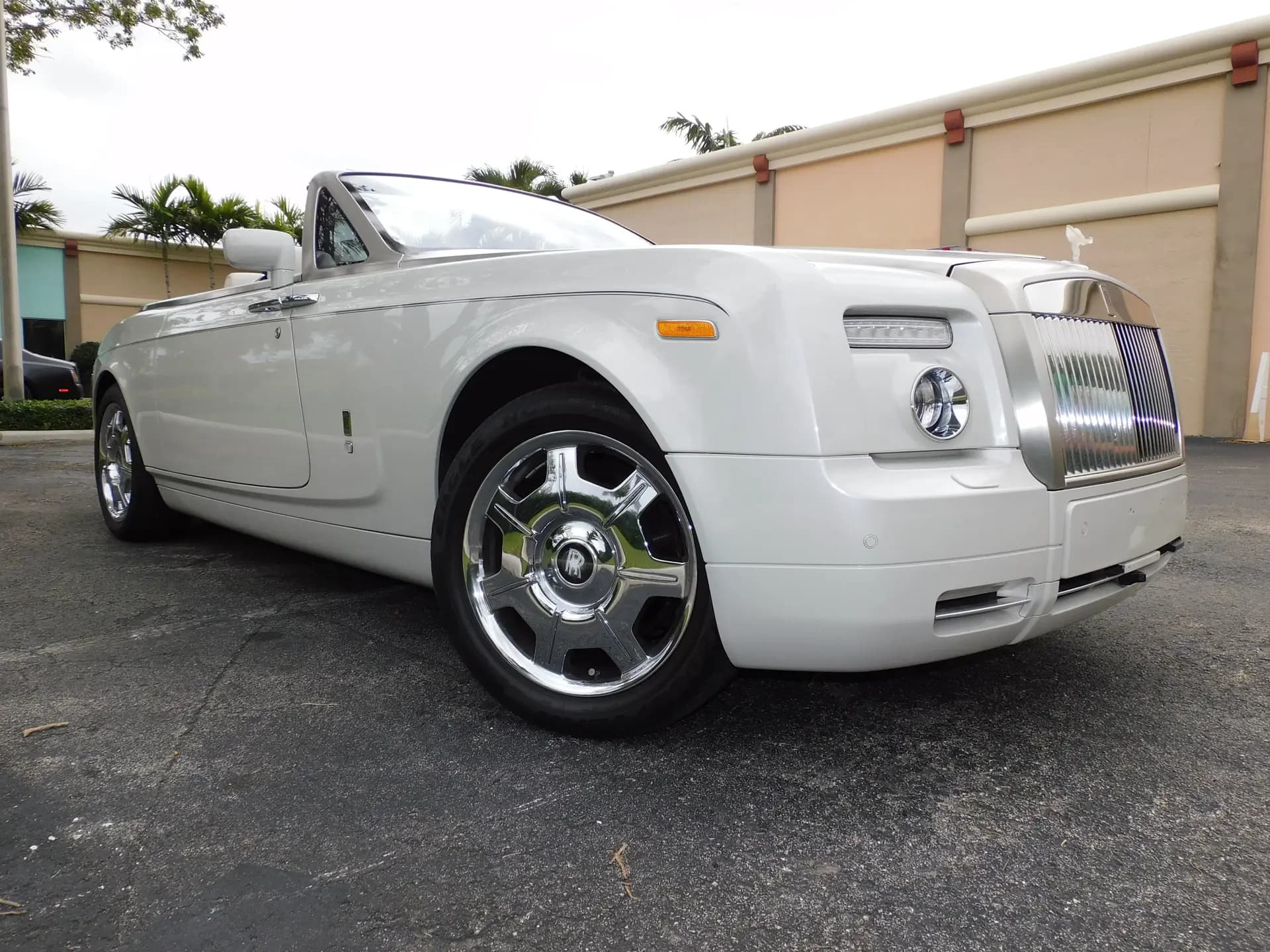 2009 Rolls-Royce Phantom Drophead Coupe sold for $214,500