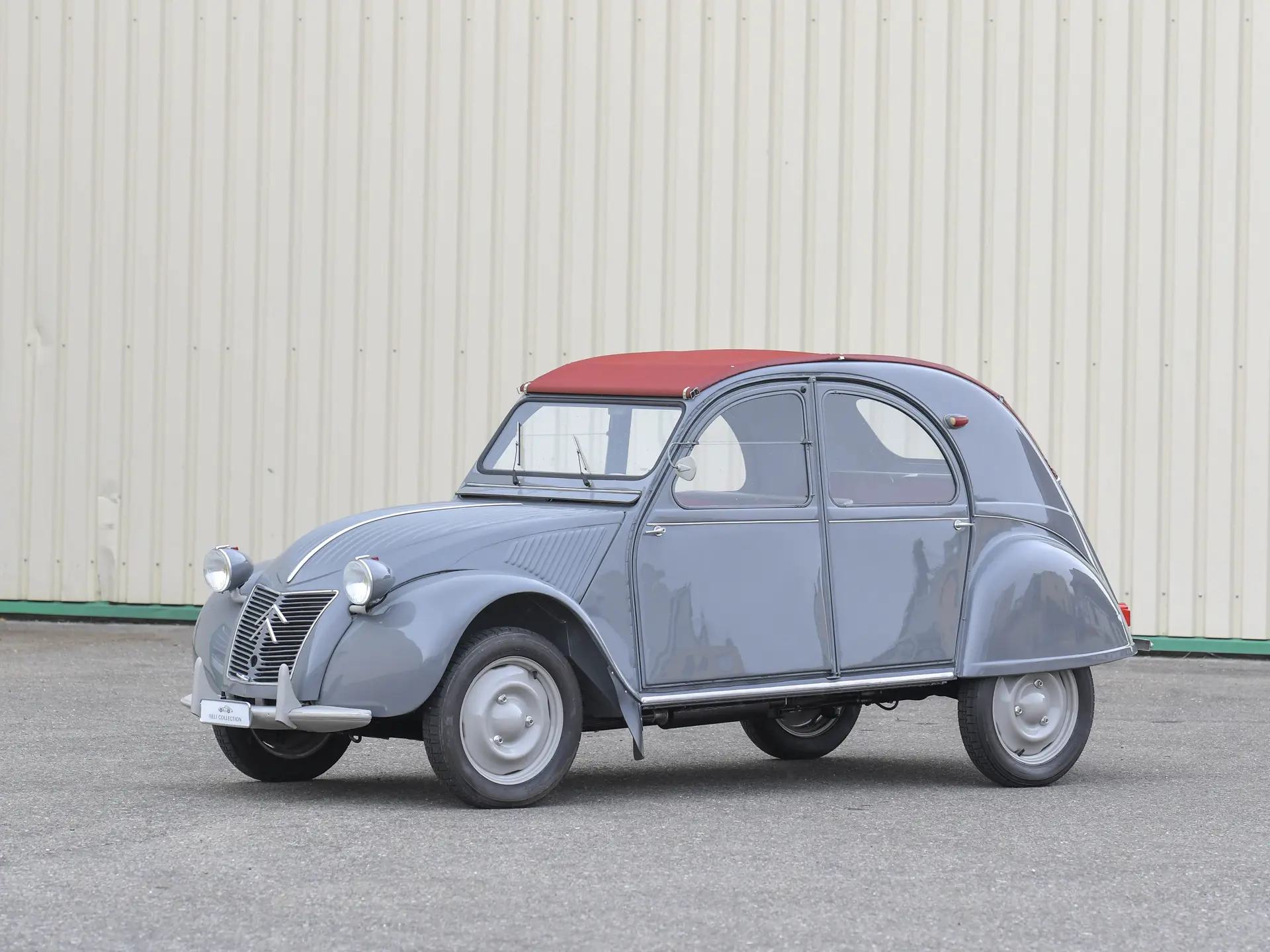 1960 Citroen 2CV sold for $18,400