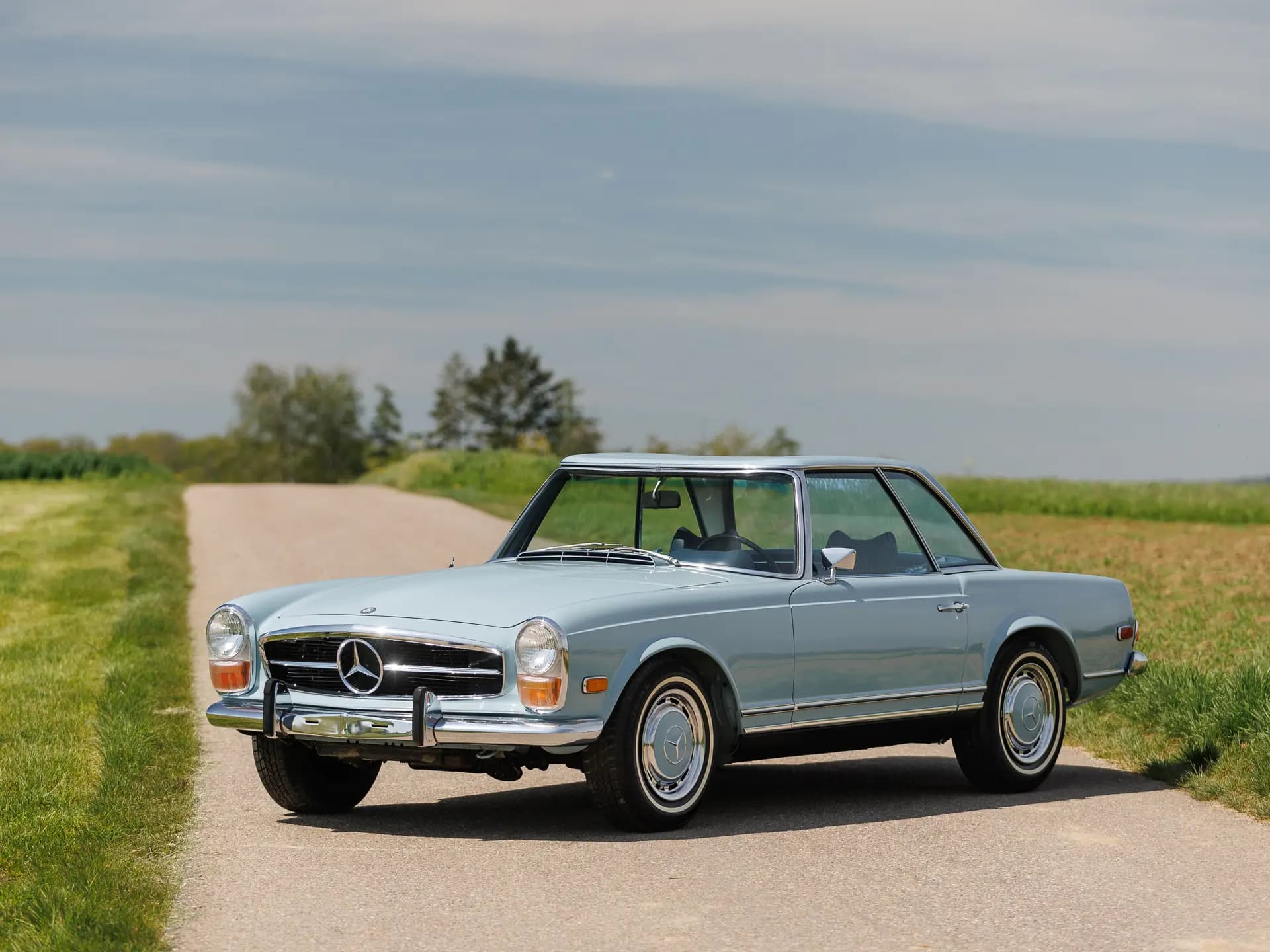 1970 Mercedes-Benz 280 SL 'Pagoda' sold for $229,600