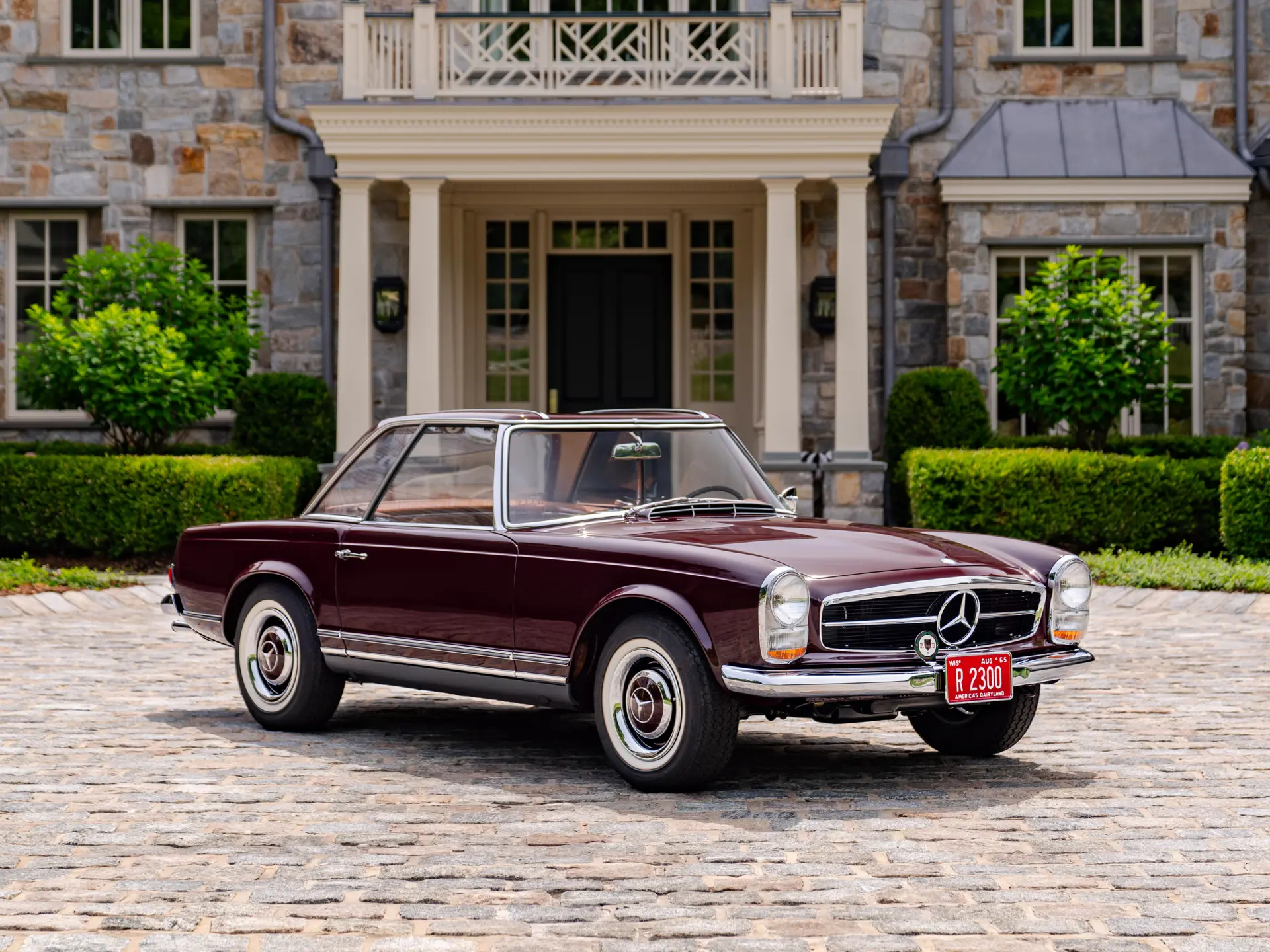 1965 Mercedes-Benz 230 SL 'Pagoda' sold for $207,200