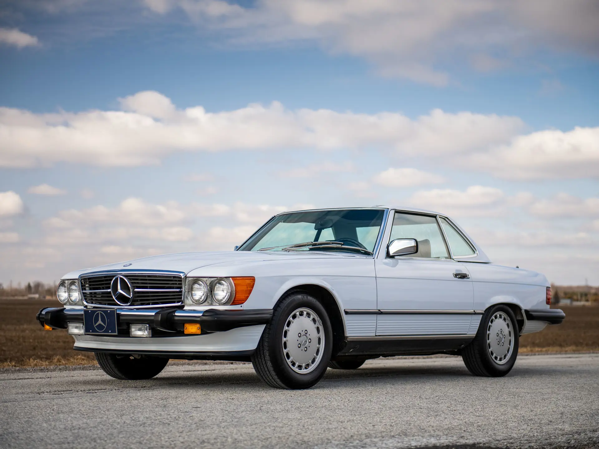 1987 Mercedes-Benz 560 SL sold for $47,040