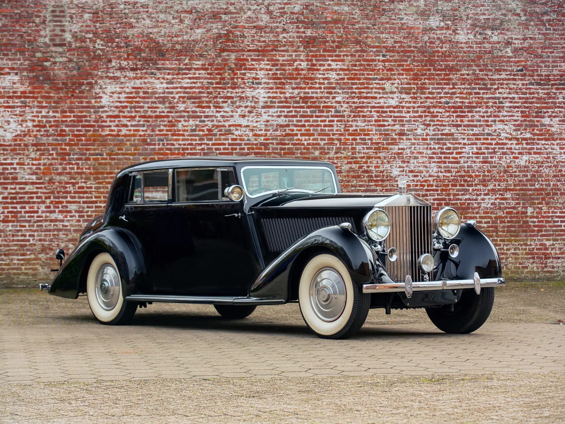 1936 Rolls-Royce Phantom III Saloon sold for €143,750