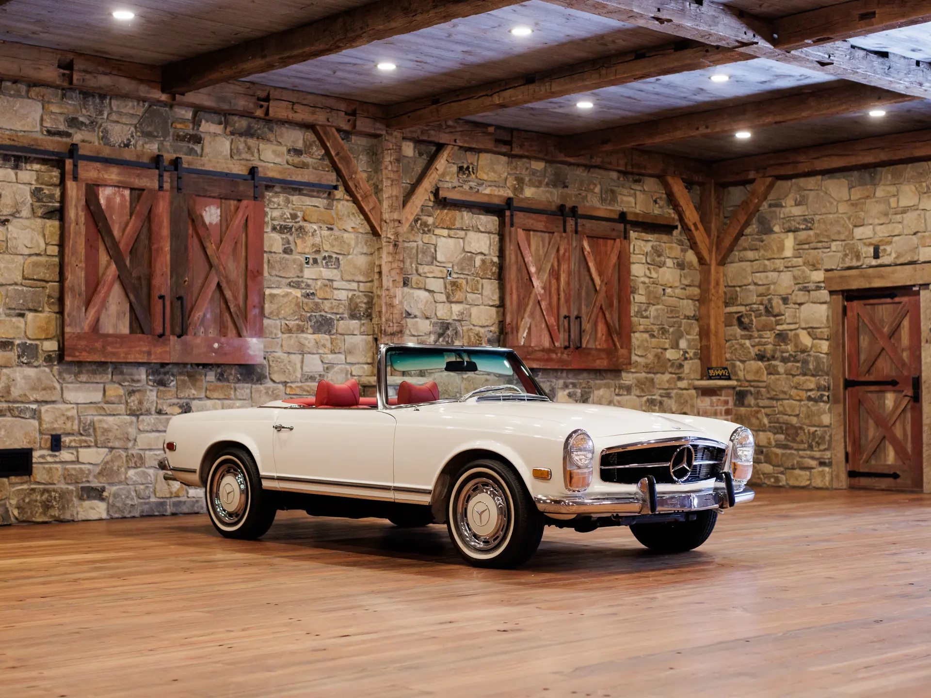 1970 Mercedes-Benz 280 SL 'Pagoda' sold for $179,200