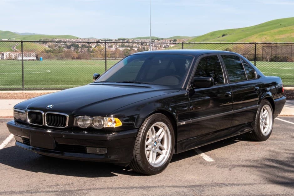 2001 BMW E38 7-Series sold for $33,555