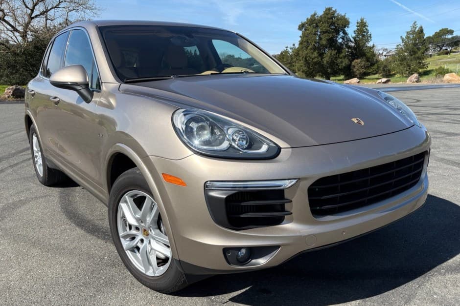 2016 Porsche 958 Cayenne (2011-2018) sold for $26,000
