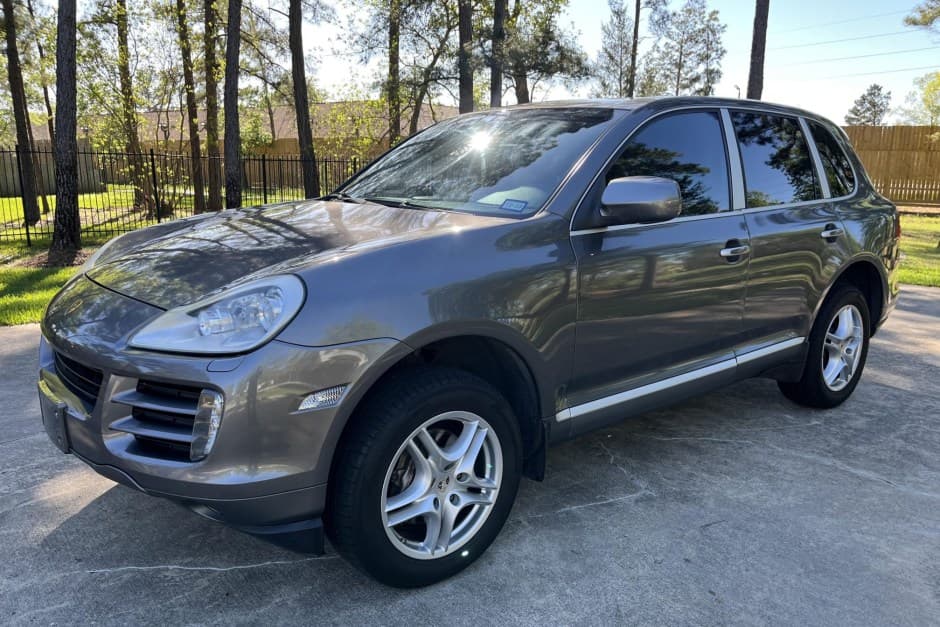 2010 Porsche 955/957 Cayenne (2003-2010) sold for $5,100