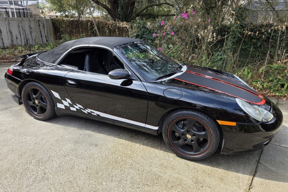 2001 Porsche 996 911 Carrera sold for $19,250