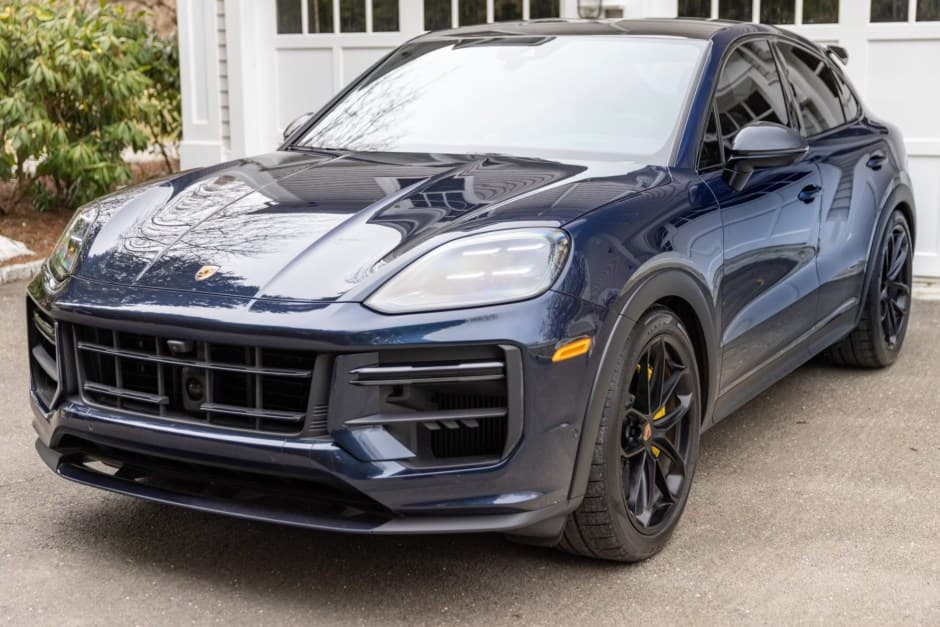 2025 Porsche 9Y0/9Y3 Cayenne (2019-) sold for $186,000