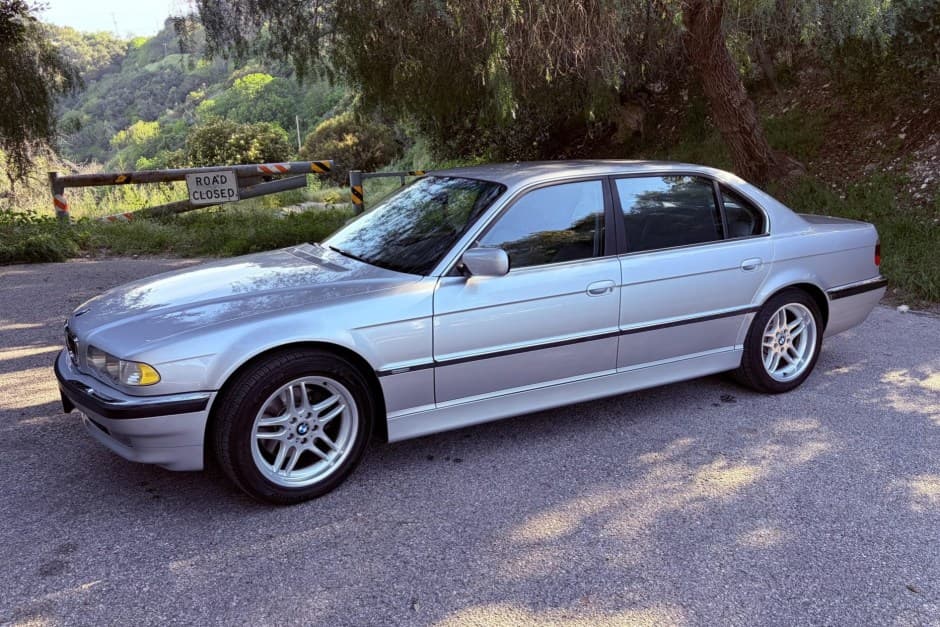 2001 BMW E38 7-Series sold for $12,500