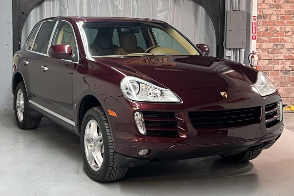 2008 Porsche 955/957 Cayenne (2003-2010) sold for $15,500