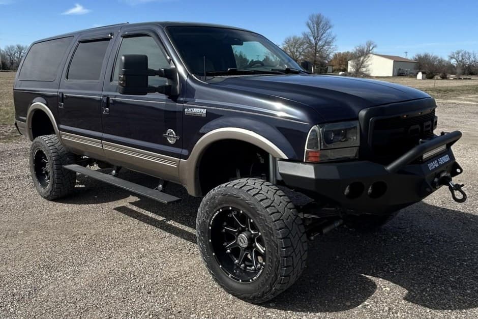 2001 Ford Excursion sold for $43,000