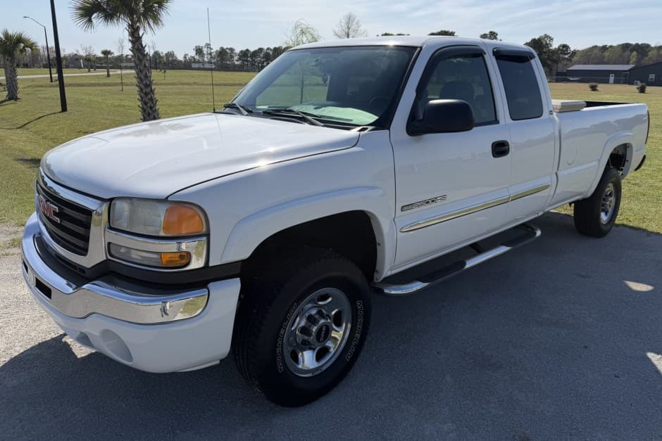 2005 GMC Sierra HD (GMT800 2000-2007) sold for $13,250
