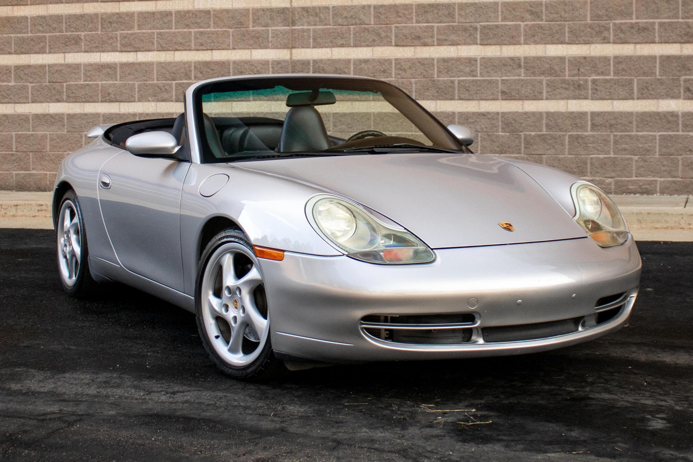 2000 Porsche 996 911 sold for $23,750