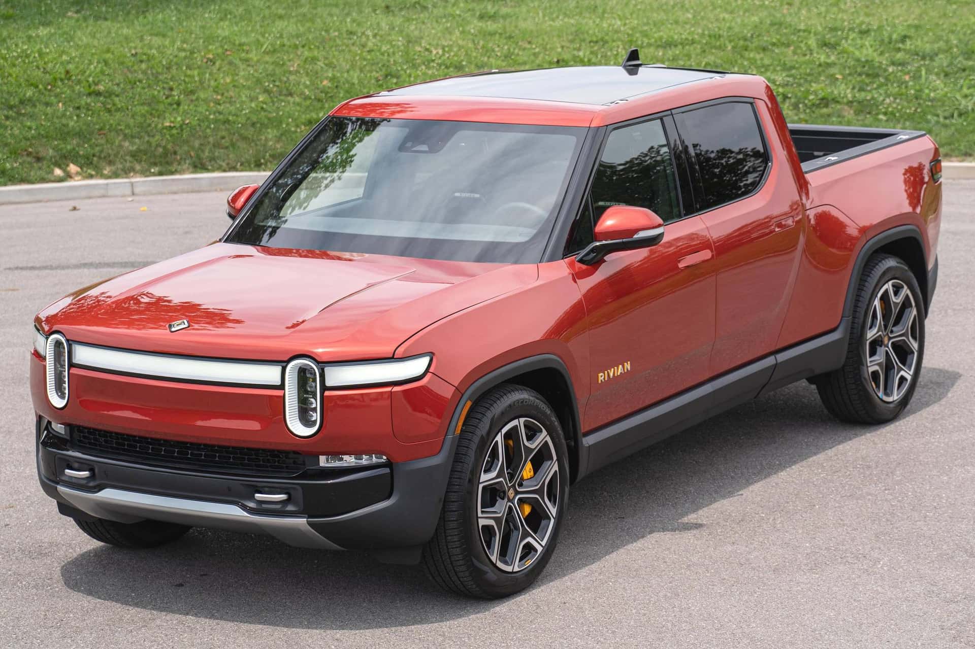 2022 Rivian R1T sold for $99,100