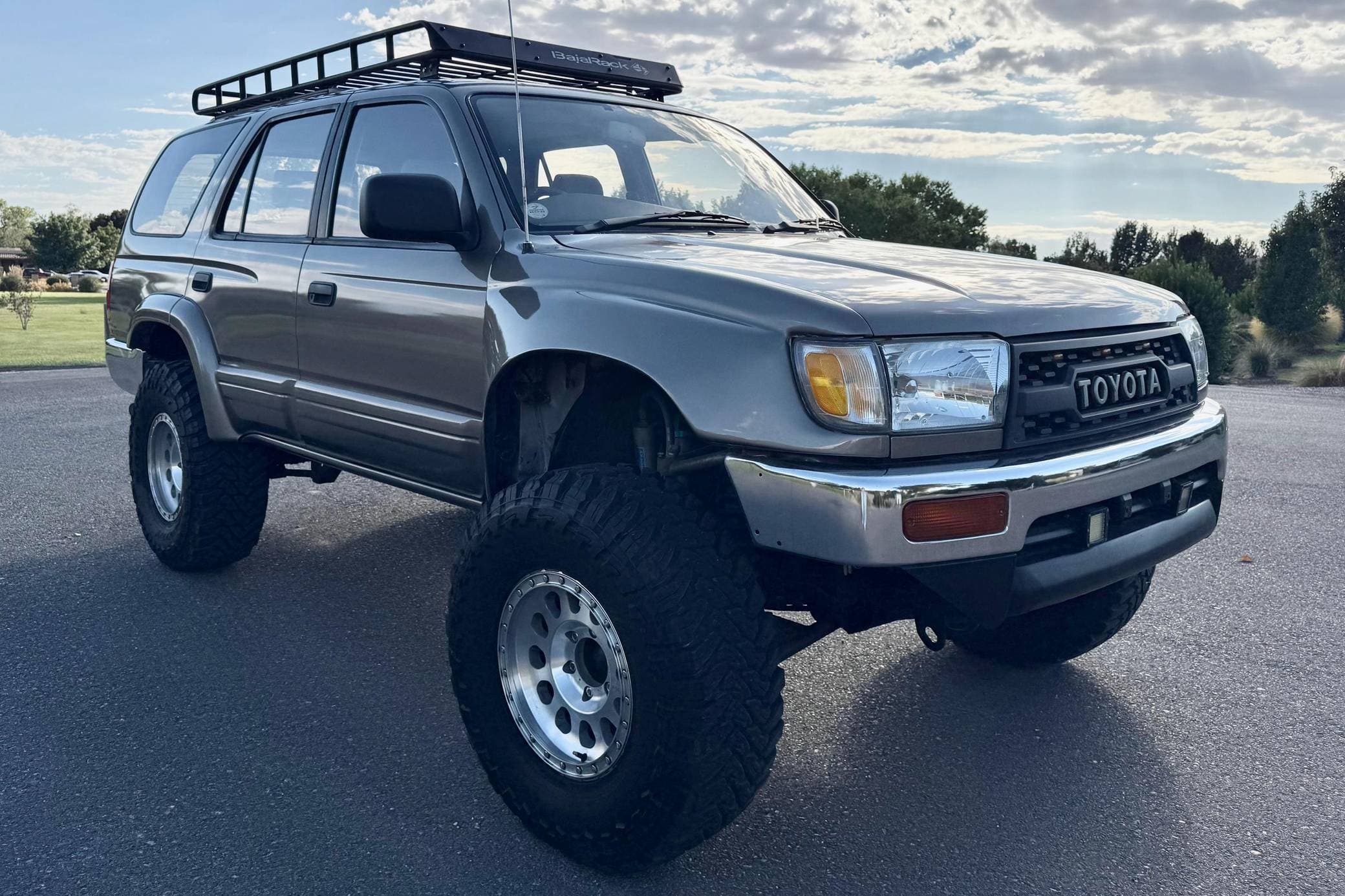 1996 Toyota Hilux sold for $14,600