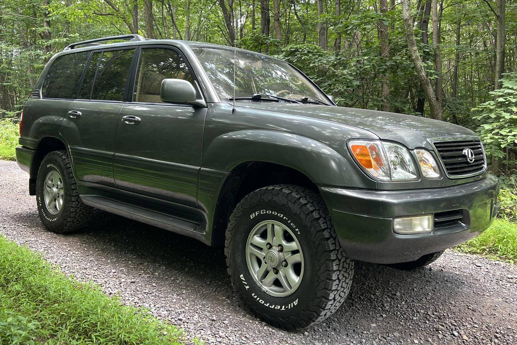 1999 Lexus LX sold for $21,361