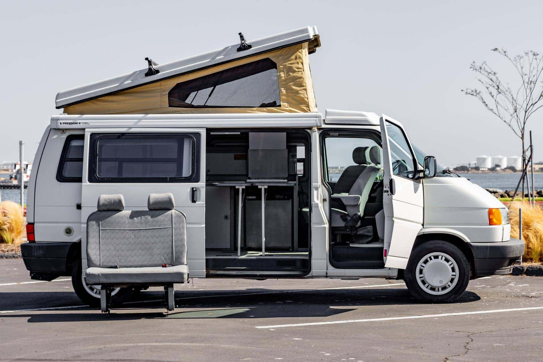 1995 Volkswagen Eurovan sold for $18,400