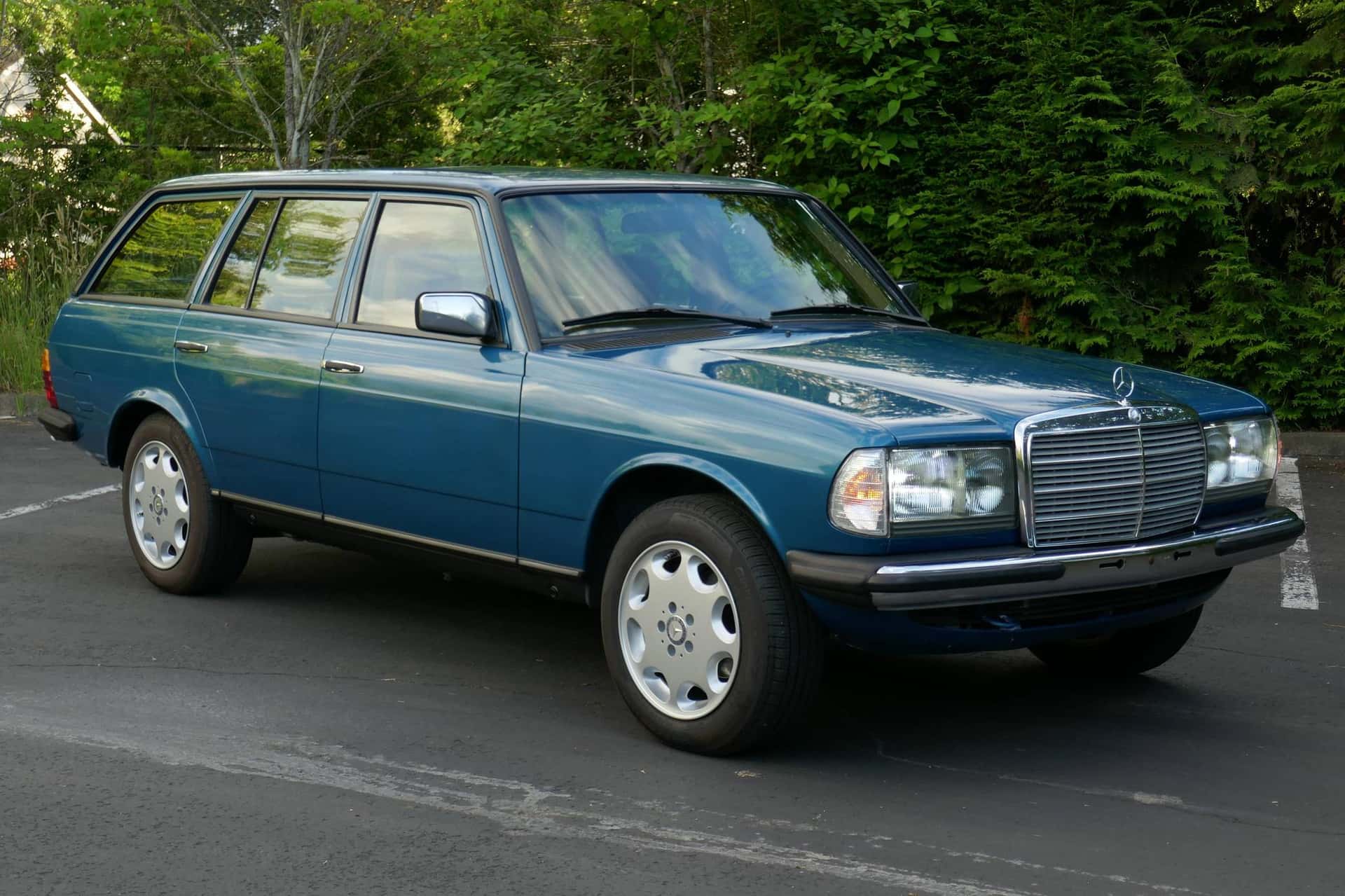 1983 Mercedes-Benz E-Class sold for $13,100