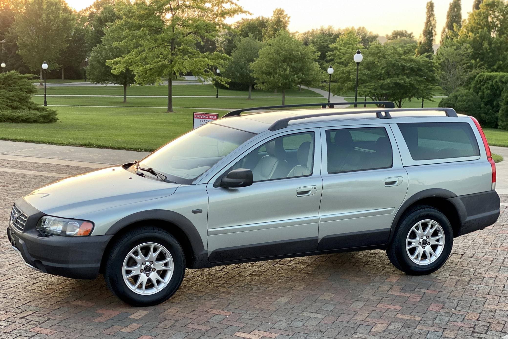 2004 Volvo XC70 sold for $10,700