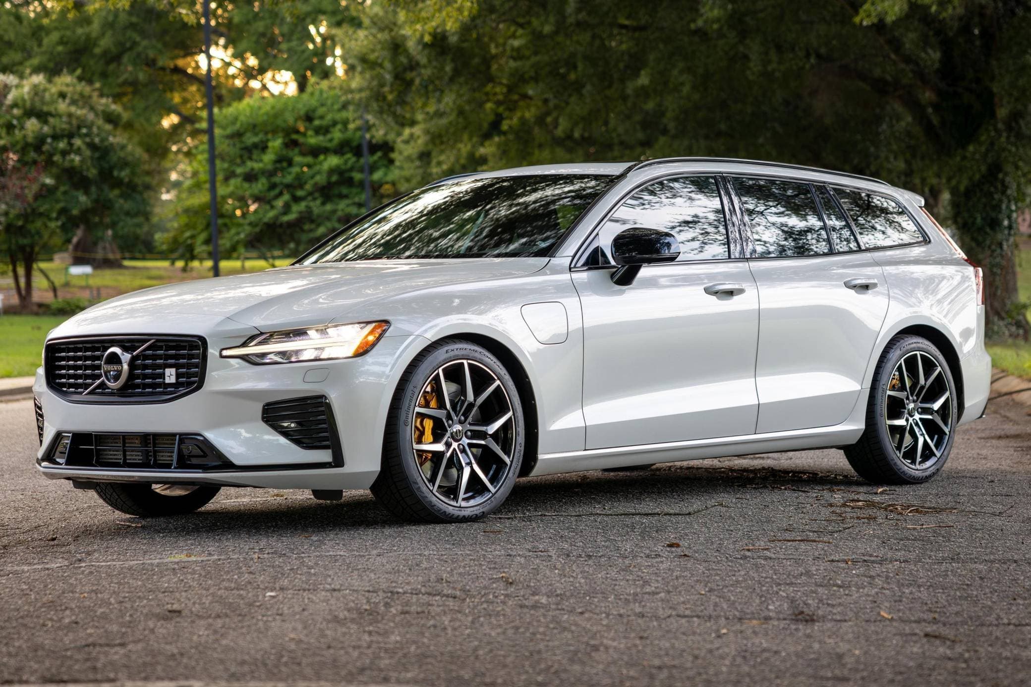 2020 Volvo V60 sold for $39,250