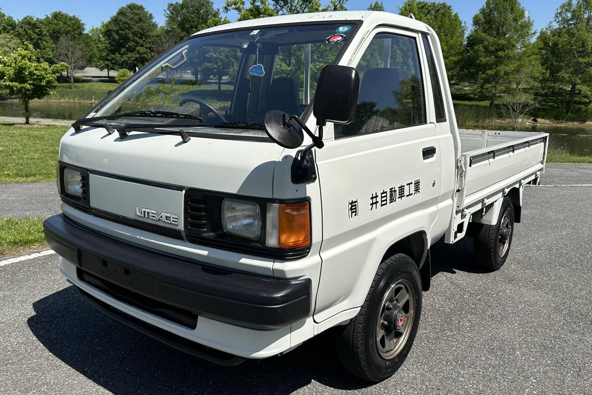 1991 Toyota Liteace sold for $8,520