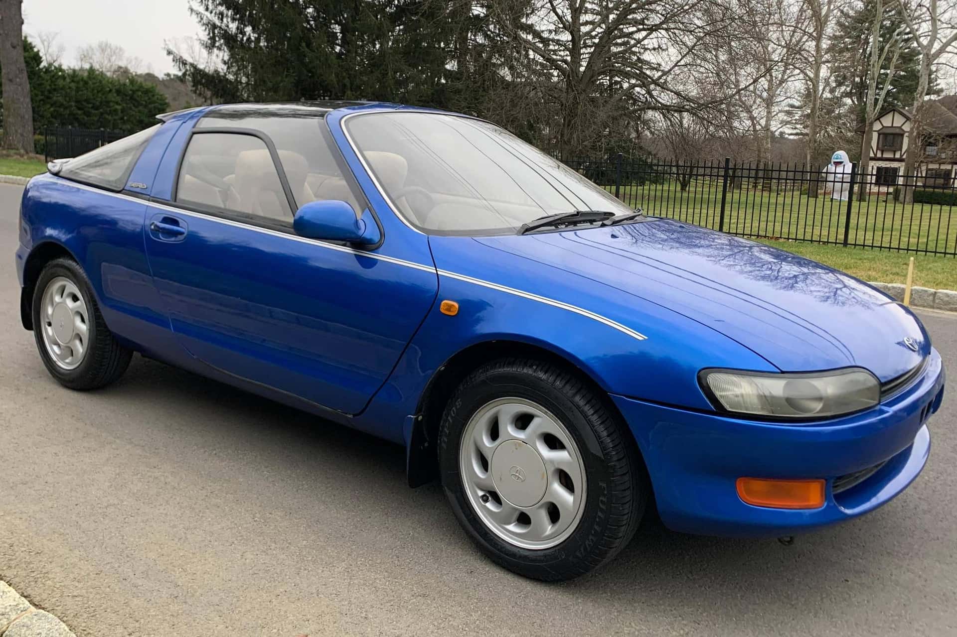 1990 Toyota Sera sold for $9,669