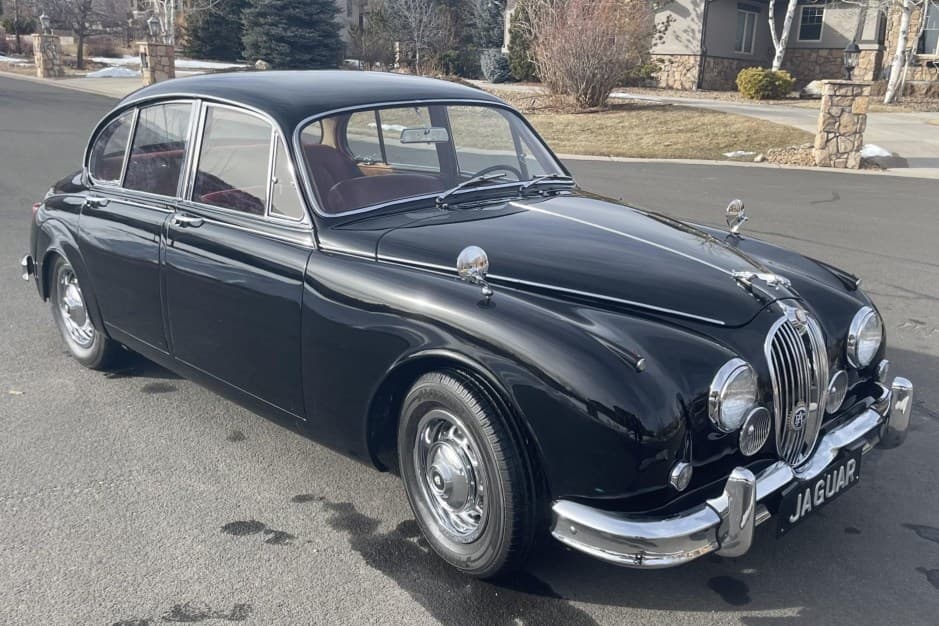 1962 Jaguar Mk II sold for $34,000