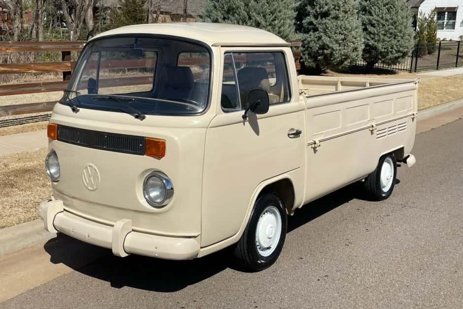 1992 Volkswagen Bay-Window Pickup sold for $25,250