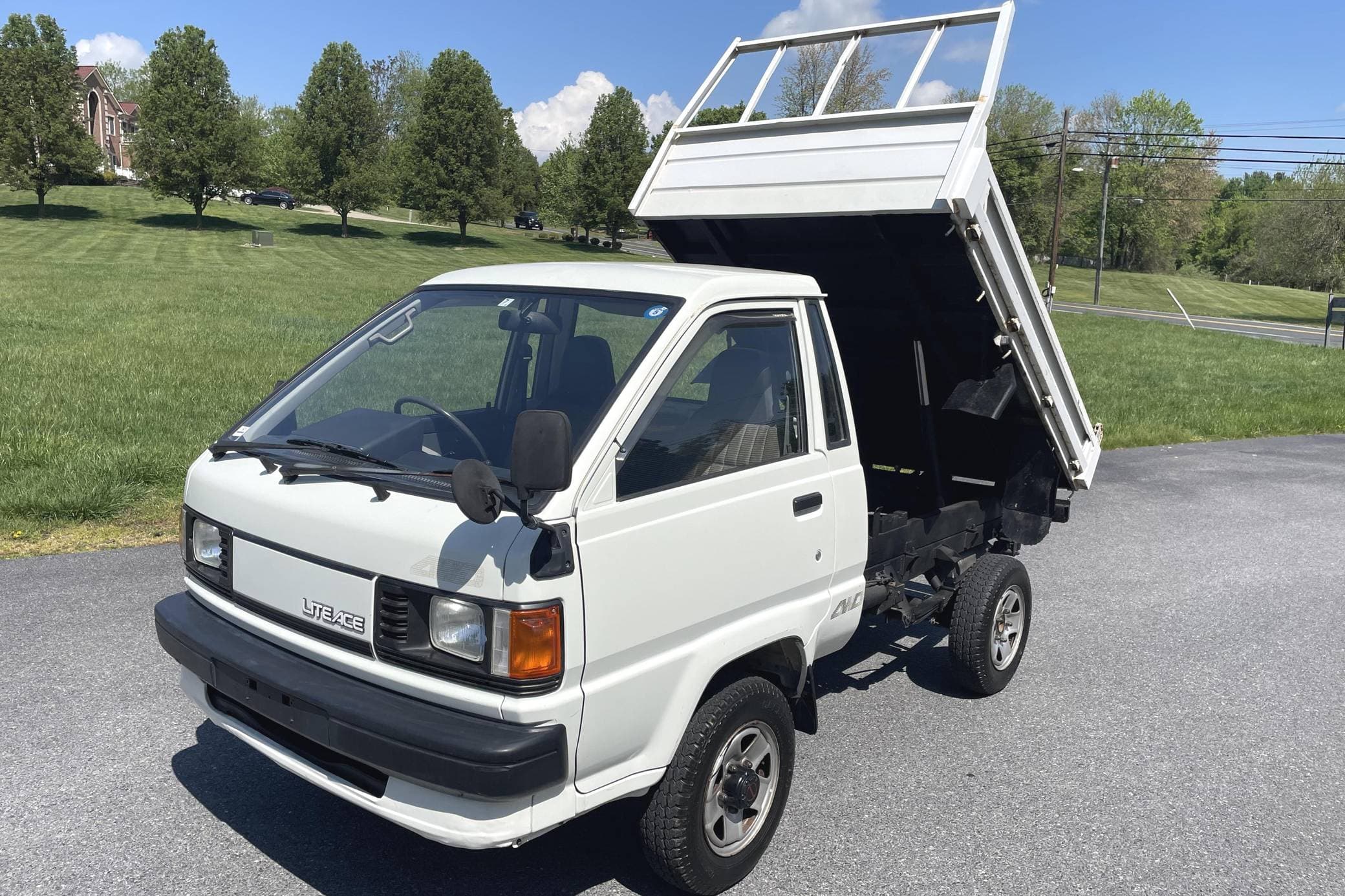 1991 Toyota Liteace sold for $13,650