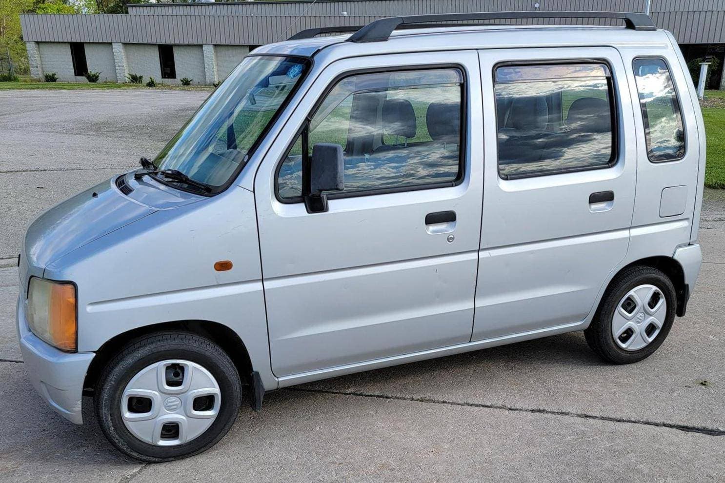 1995 Suzuki Wagon R sold for $4,100