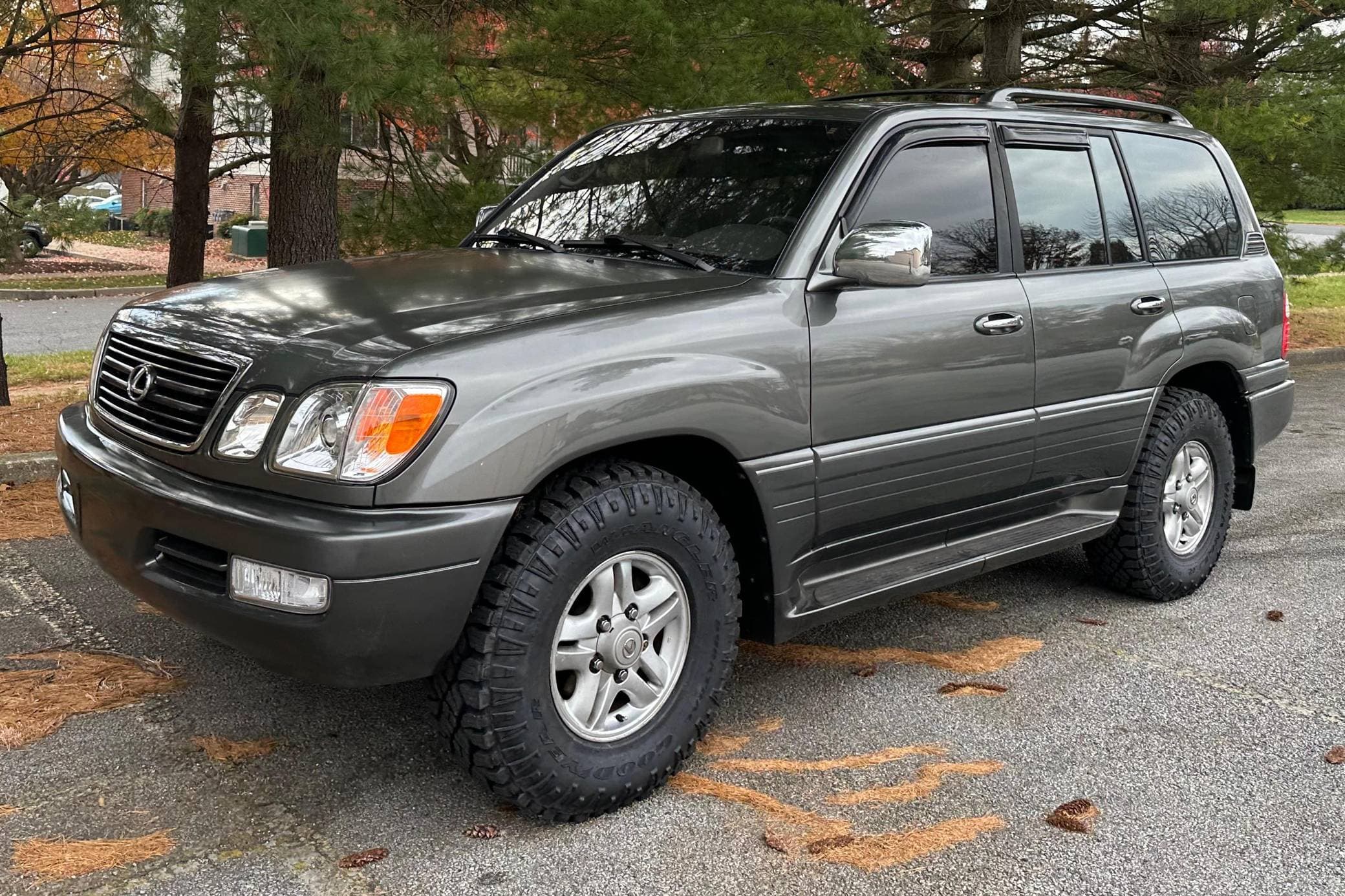 1999 Lexus LX sold for $16,500