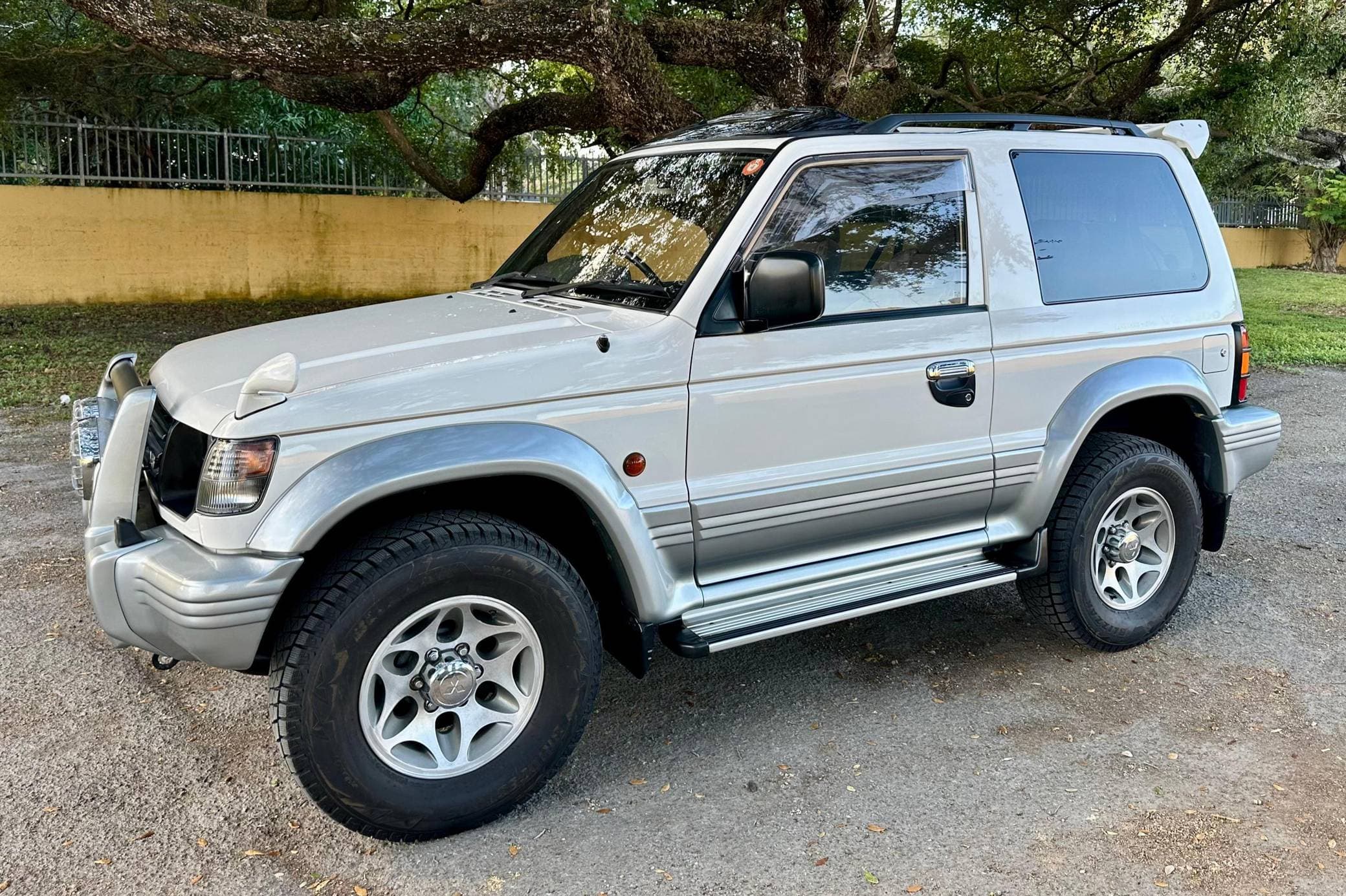 1996 Mitsubishi Pajero sold for $16,750