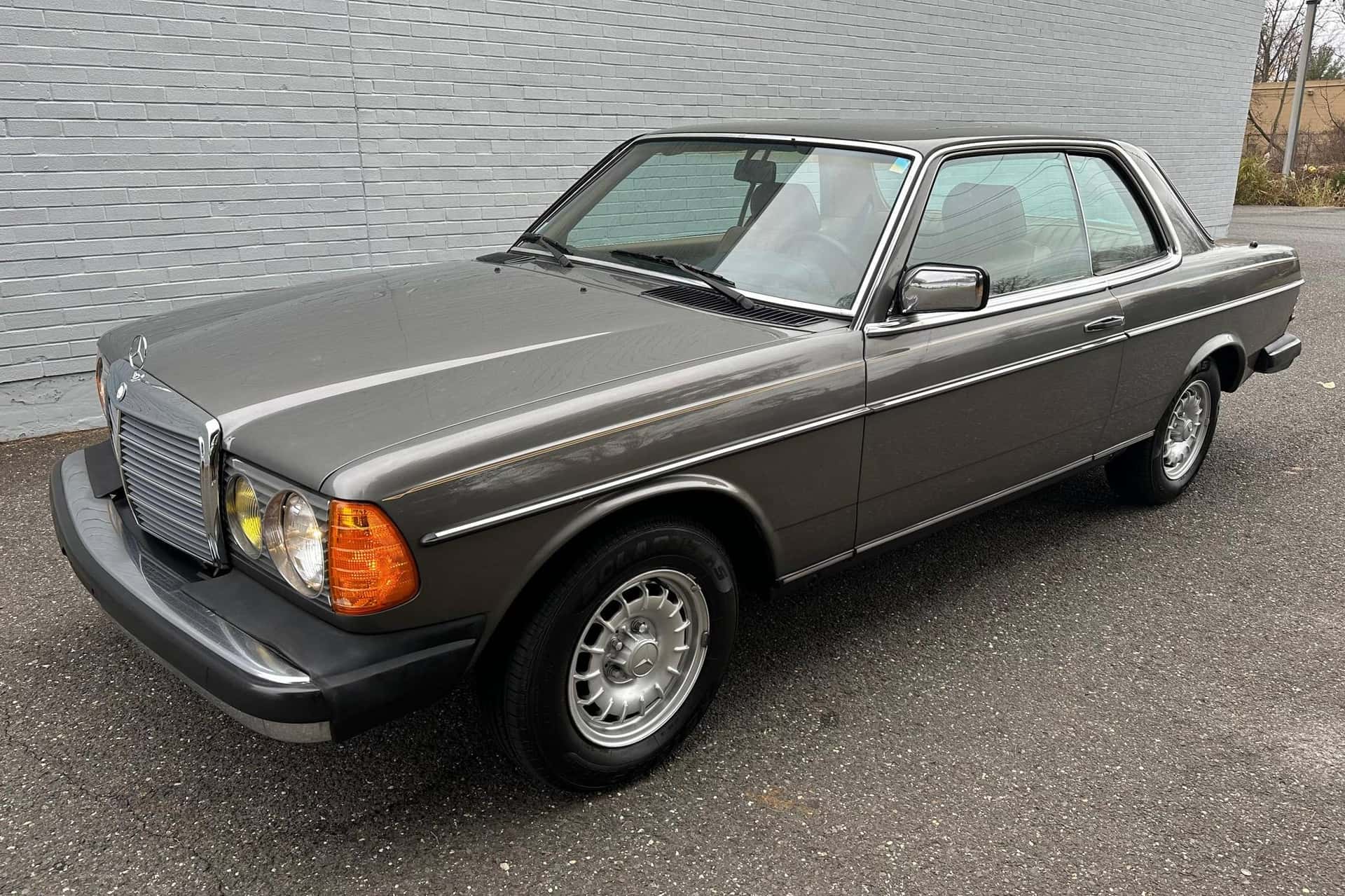 1983 Mercedes-Benz E-Class sold for $15,750