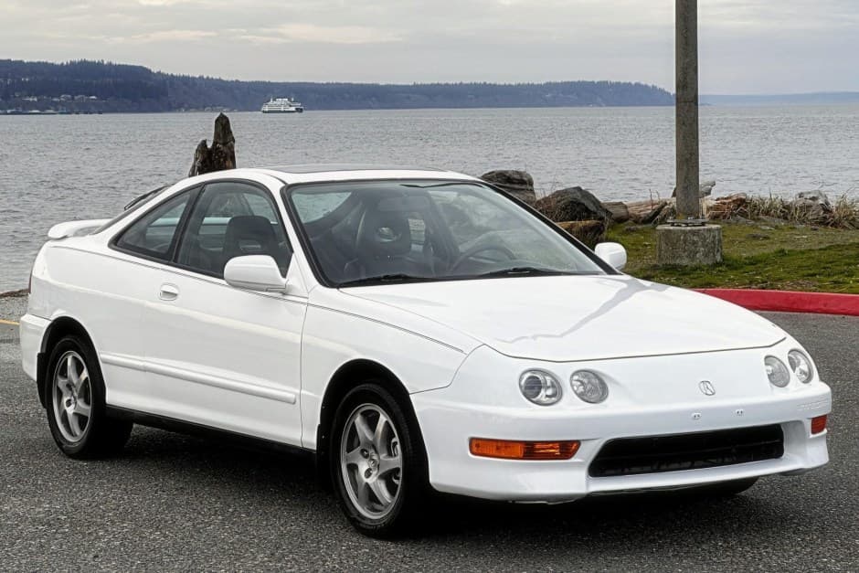 1999 Acura Integra sold for $16,750