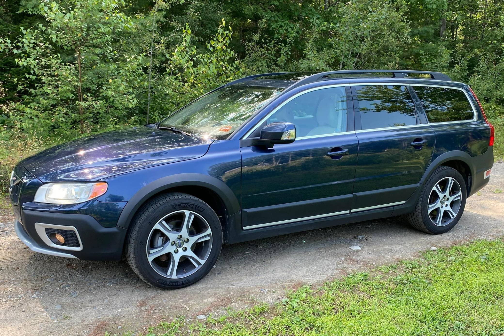 2013 Volvo XC70 sold for $9,100
