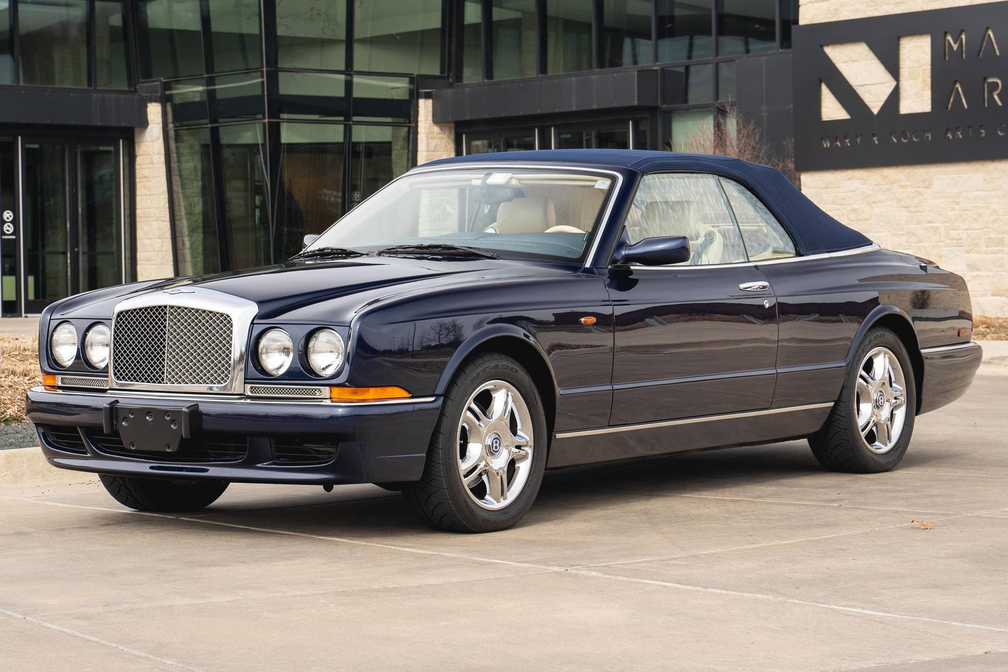 2001 Bentley Azure sold for $42,000