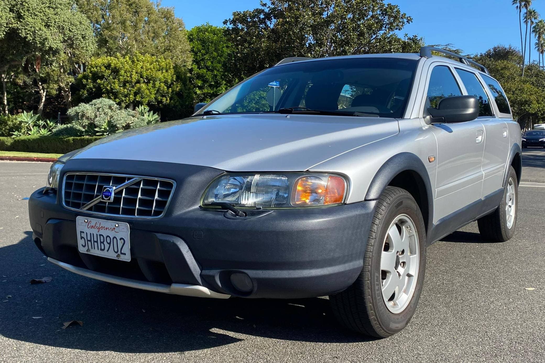 2004 Volvo XC70 sold for $9,000