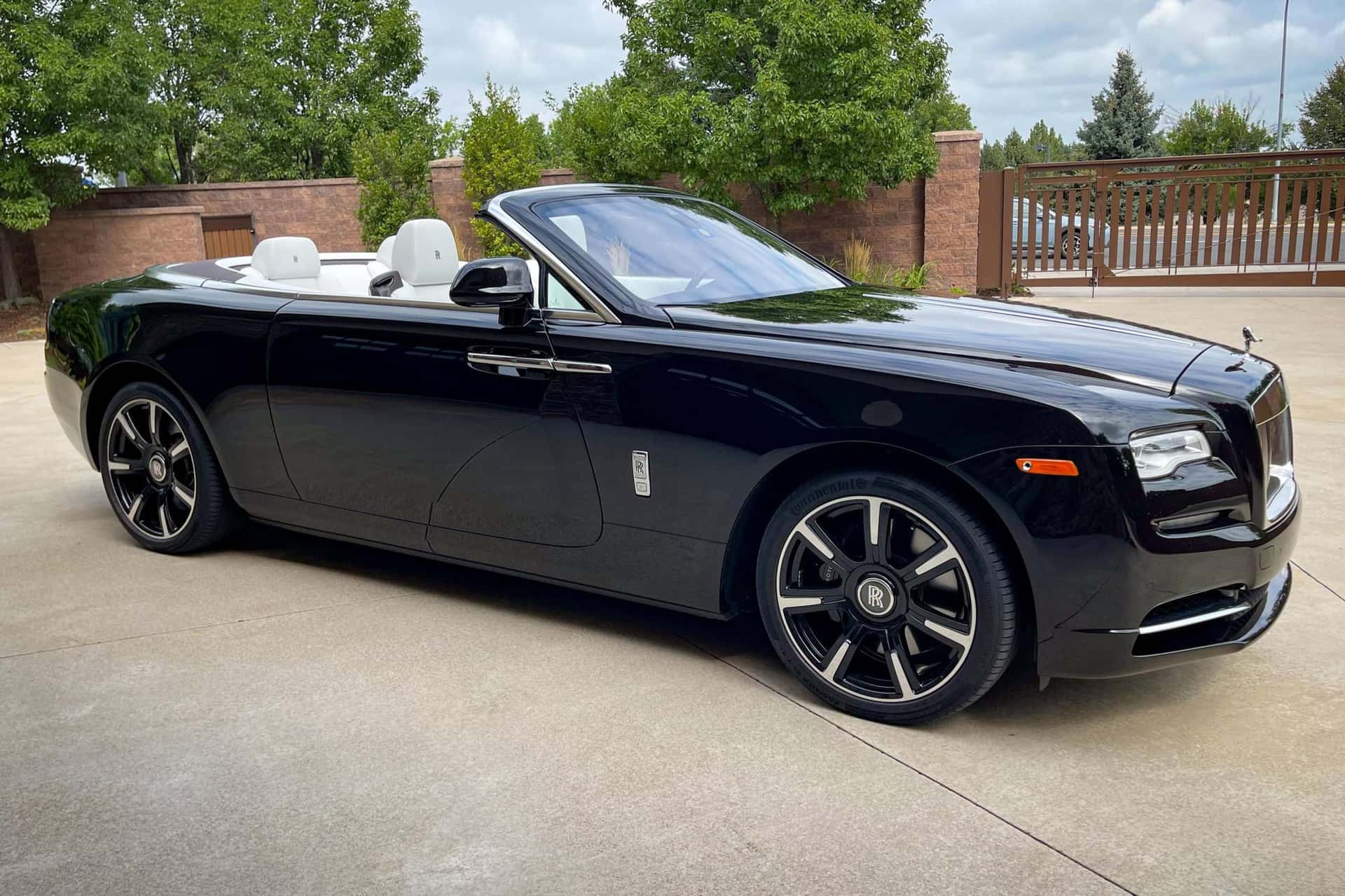 2018 Rolls-Royce Dawn sold for $232,000