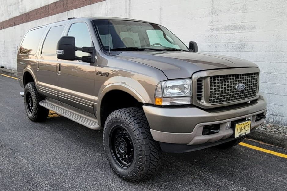 2003 Ford Excursion sold for $40,250