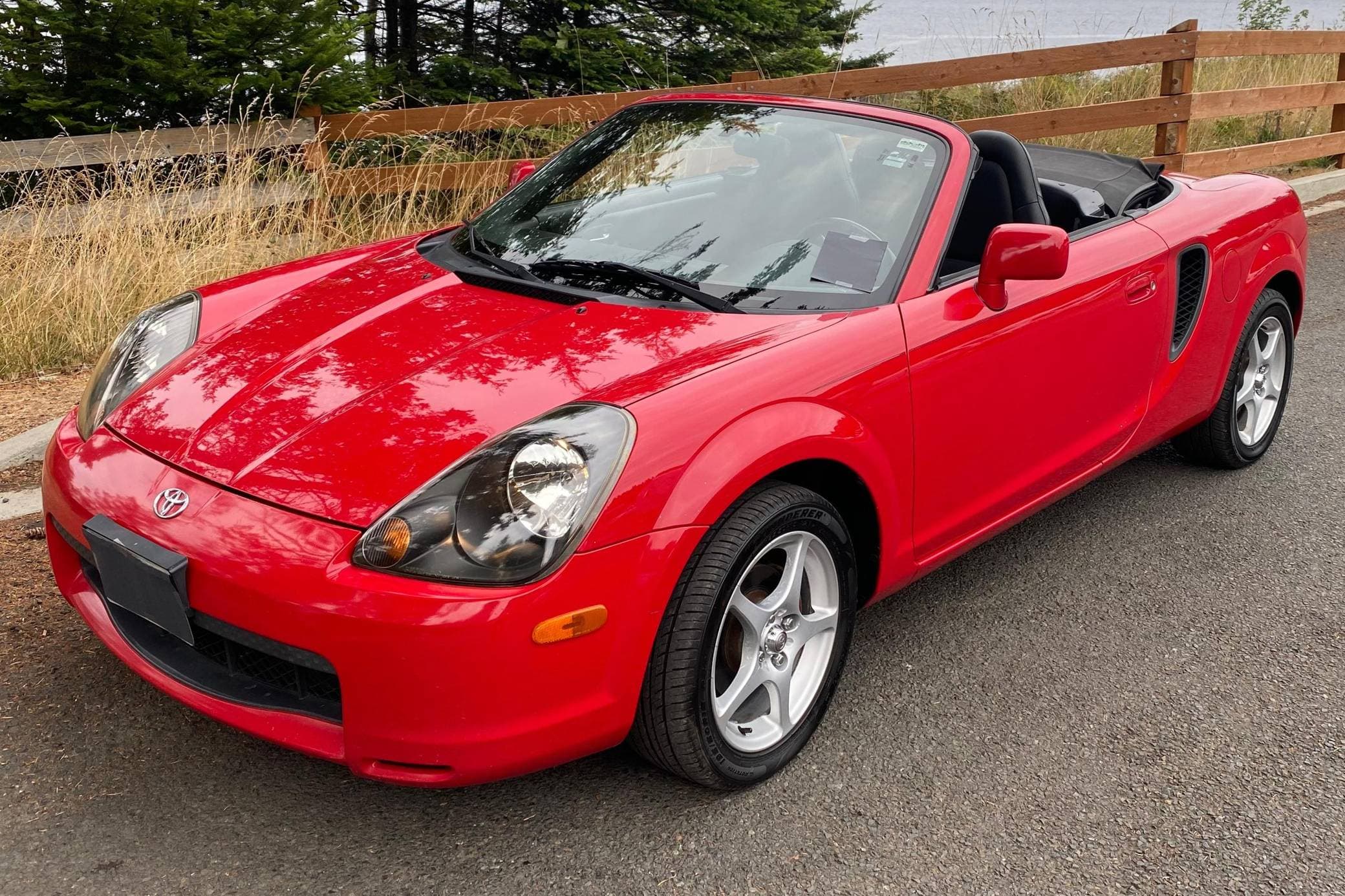 2000 Toyota MR2 Spyder sold for $7,500